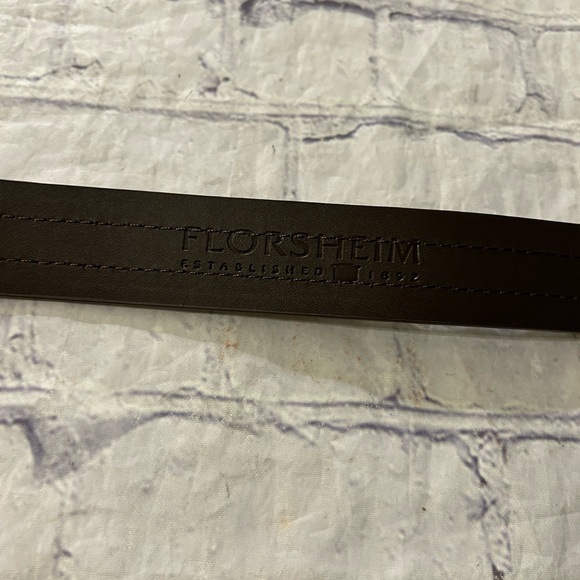 FLORSHEIM GENUINE LEATHER BROWN 3D DETAIL WITH SILVER TONE BUCKLE MENS BELT 38 - Picture 9 of 9